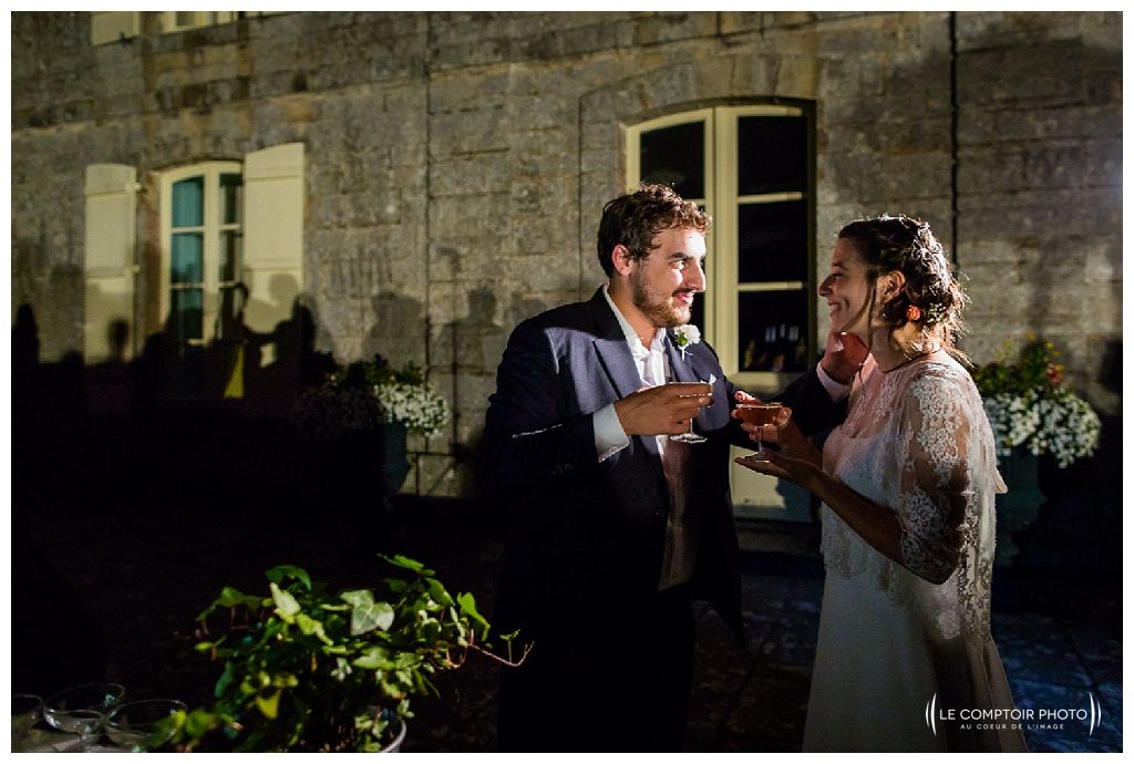 reportage mariage-chateau guilguiffin-bretagne-wedding in brittany-finistere-photographe saint brieuc côtes d'armor-le comptoir photo-fontaine champagne-regard-marié